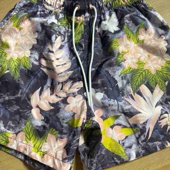 Men’s Tropical Floral Print Shorts - Picture 3 of 4